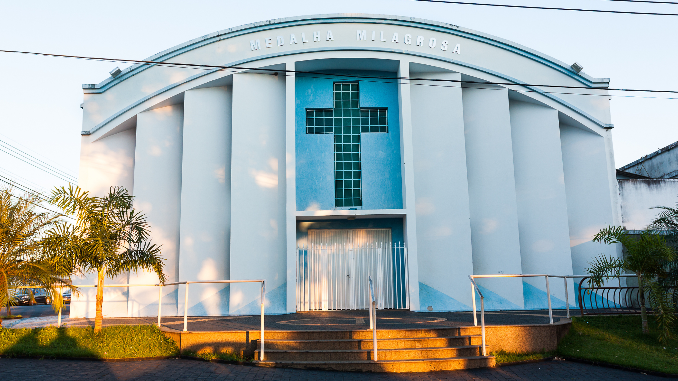 Deus Não Habita em Templos Feitos Por Mãos Humanas
